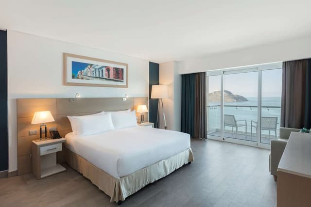 1 BEDROOM SUITE-QN BED-LIVING RM W/ SOFA BED