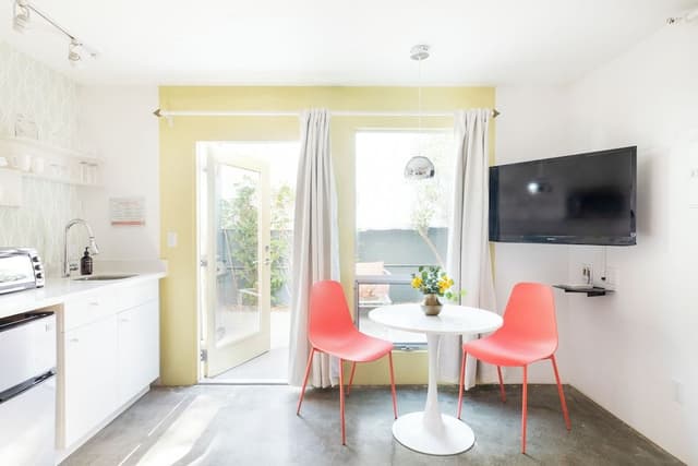 Suite, 1 Queen Bed (Queen Studio)