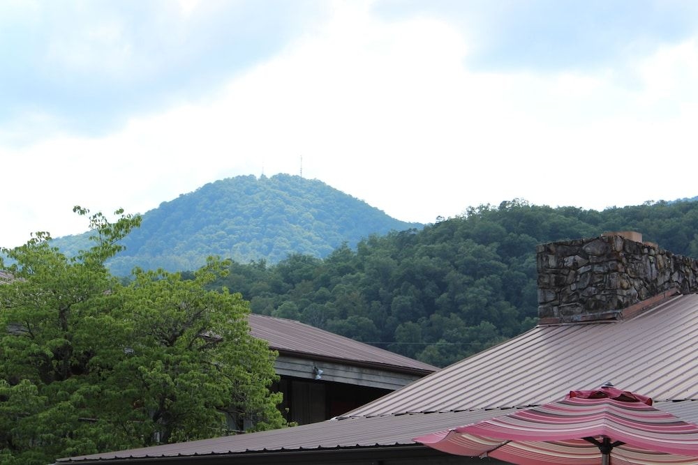Magnuson Hotels Great Smokies Inn1