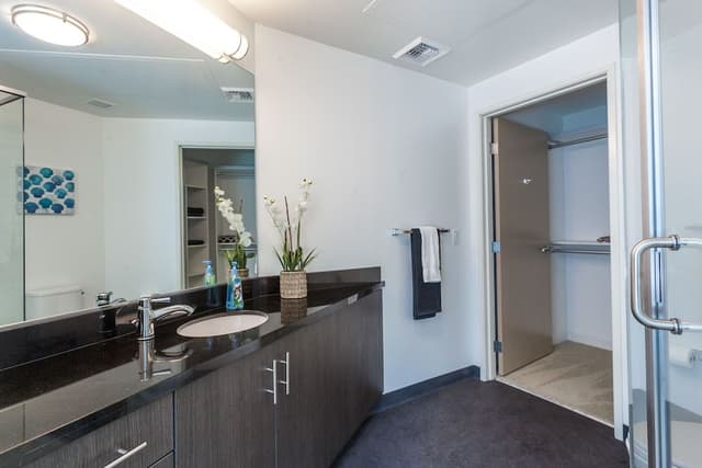 2 Bedroom Hollywood View #16 (with air mattress on request)