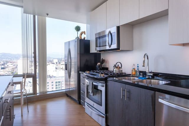 2 Bedroom Hollywood View #16 (with air mattress on request)