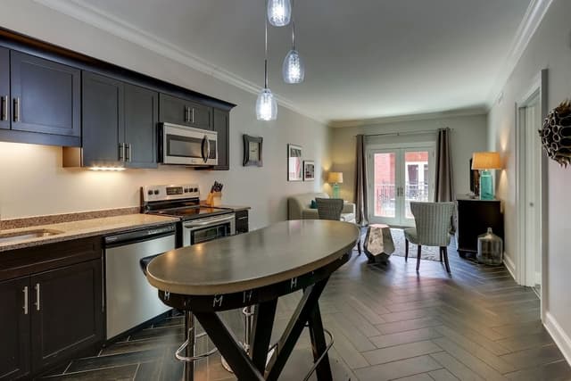 Regal mid-King Suite