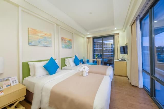 Corner Classic Twin with Free Shuttle to D'Mall - Room Only