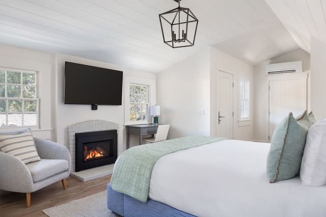 Suite, Multiple Beds, Fireplace, Mountain View (Patio, Upstairs)