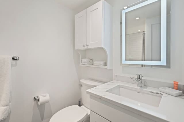 Deluxe Condo, 2 Bedrooms, Balcony, River View (CRF 7)