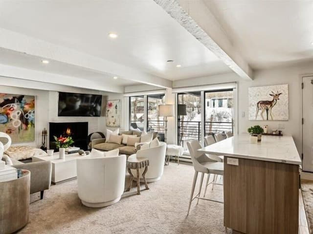 Luxury Condo, 2 Bedrooms, Balcony, River View (CRF 24)