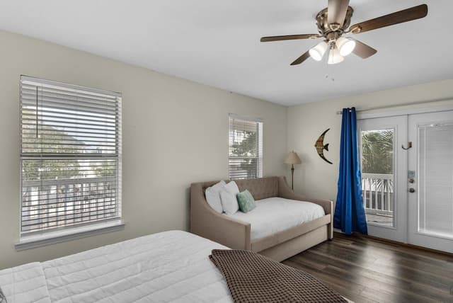 House, Multiple Beds (Beach House of Stress Relief)