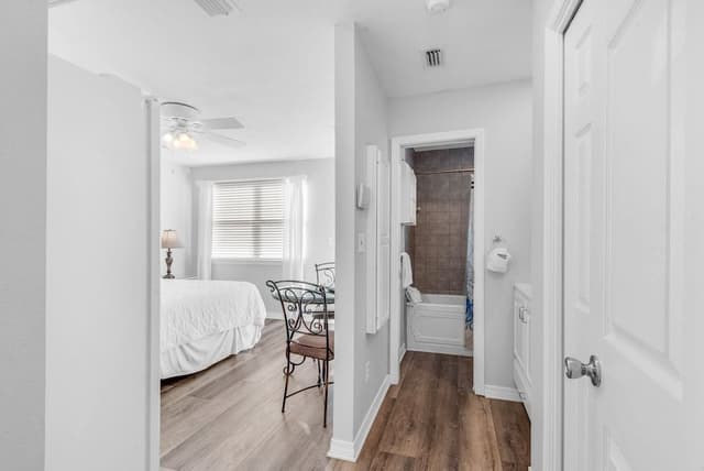 House, Multiple Beds (Beach House of Stress Relief)