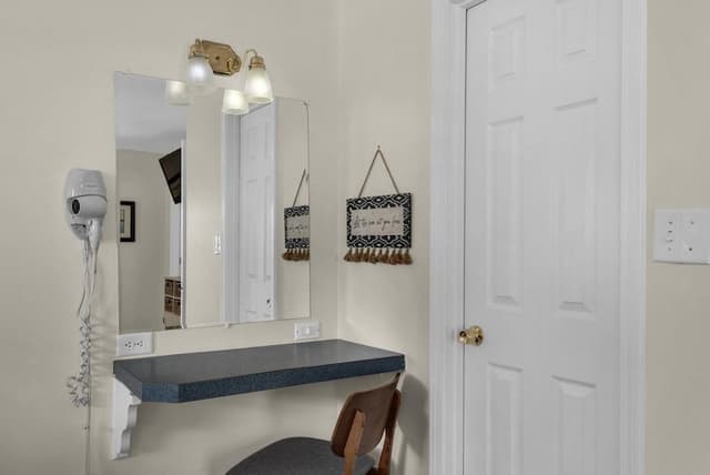 House, Multiple Beds (Beach House of Stress Relief)