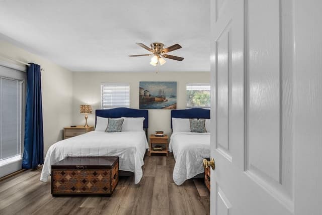 House, Multiple Beds (Beach House of Stress Relief)