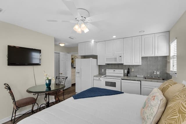 House, Multiple Beds (Beach House of Stress Relief)