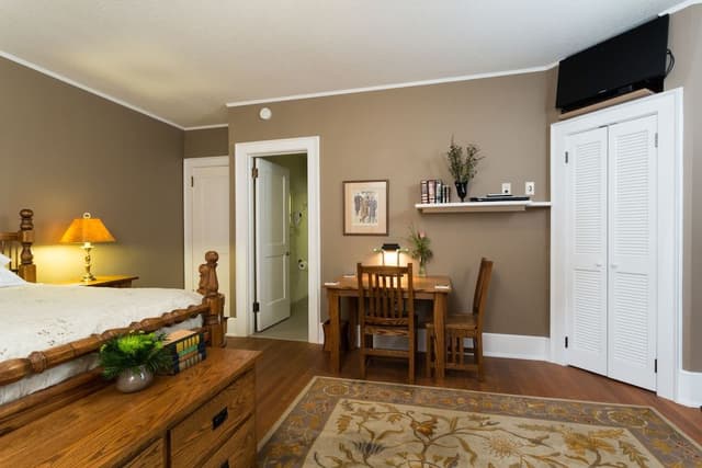 Room, Patio (Burt Room with Steam Shower)