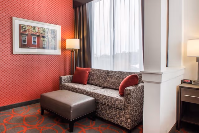 Suite, 1 King Bed, Non Smoking (Living Room)