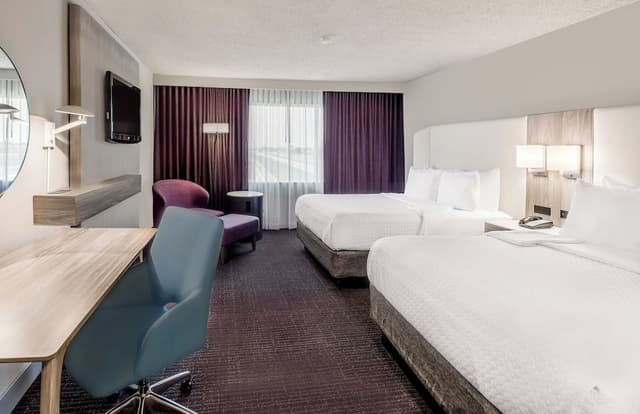 Premium Studio, 2 Queen Beds (Mobility Accessible, Tub)