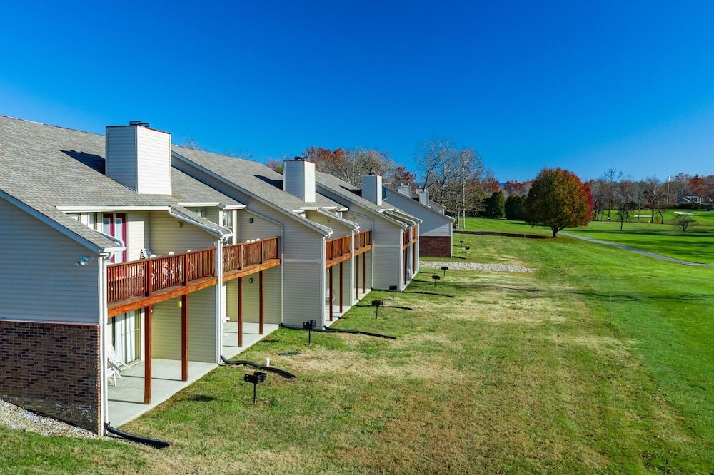 Hiawatha Manor West at Lake Tansi2