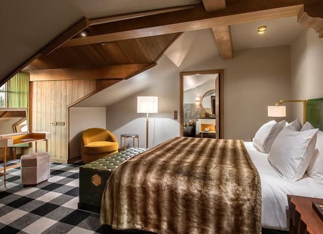 Deluxe Suite