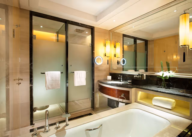 KING HILTON EXECUTIVE