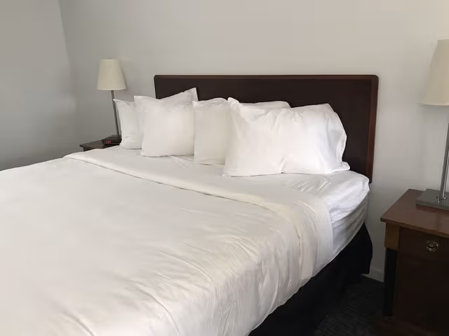 Standard Room, 1 King Bed (Upper Floor)