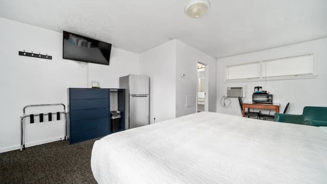 Standard Room, 1 King Bed (Ground Floor)