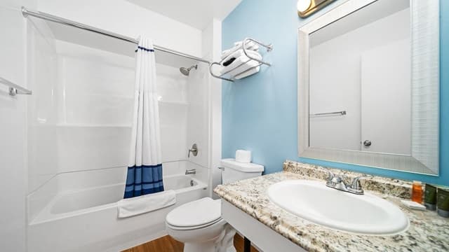 Standard Room, 1 Queen Bed (Upper Floor)