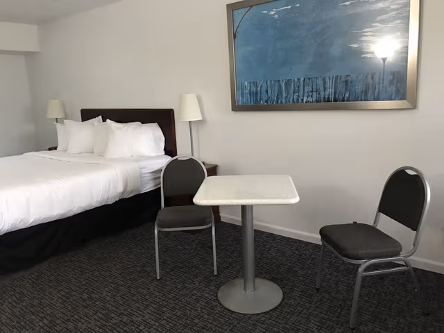 Standard Room, 1 King Bed (Upper Floor)