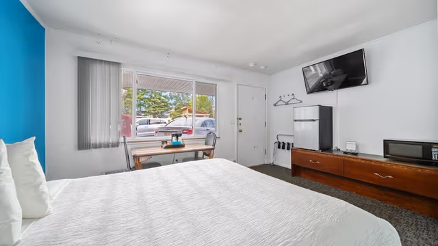 Standard Room, 1 King Bed (Ground Floor)