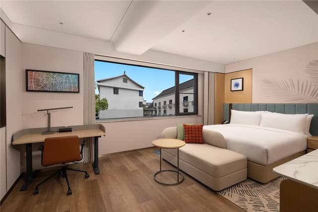KING DELUXE ROOM