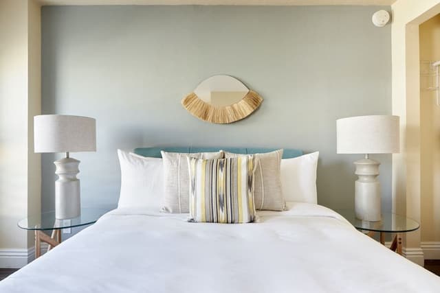 Premium Suite, 1 Queen Bed (Self Check-in with Virtual Front Desk)