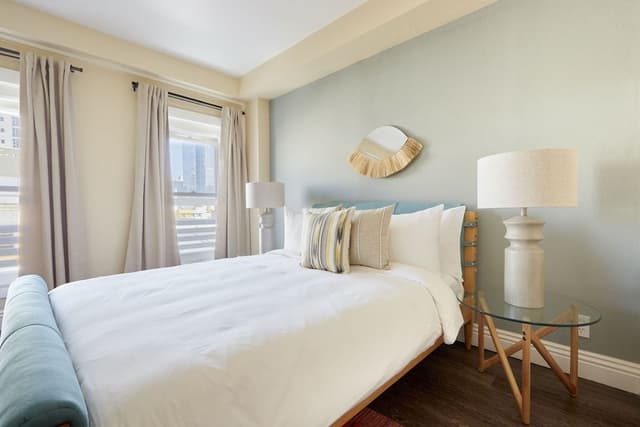 Premium Suite, 1 Queen Bed (Self Check-in with Virtual Front Desk)