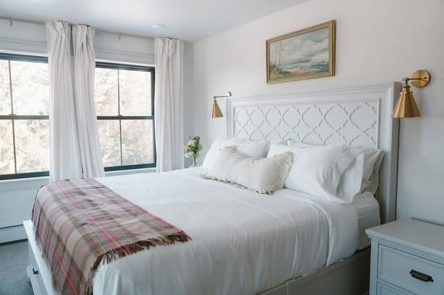 Honeymoon Room, City View
