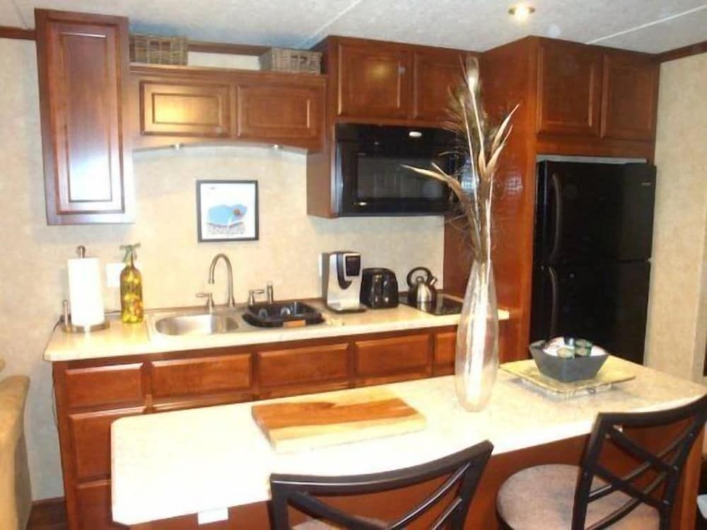 Houseboat Scorpius by SleepAfloat2