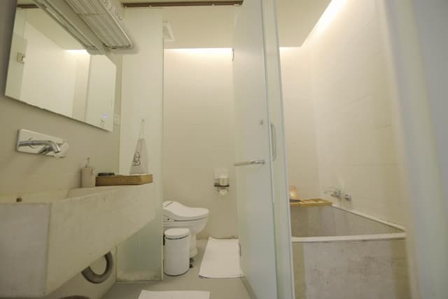 Business Single Room without Window