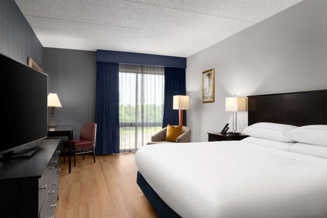 1 KING BED-NONSMOKING
