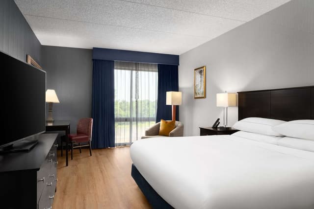 1 KING BED-NONSMOKING