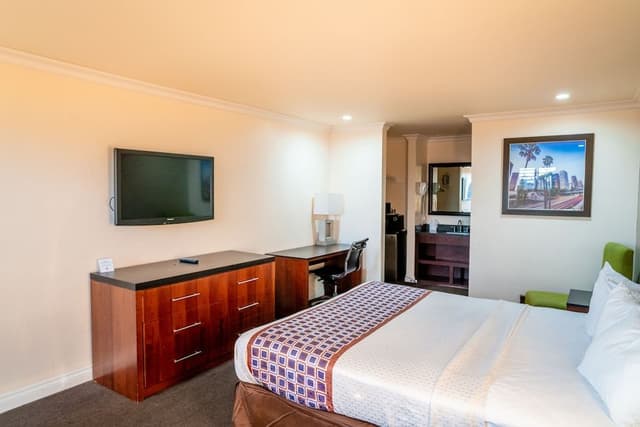 Deluxe Room, 1 King Bed
