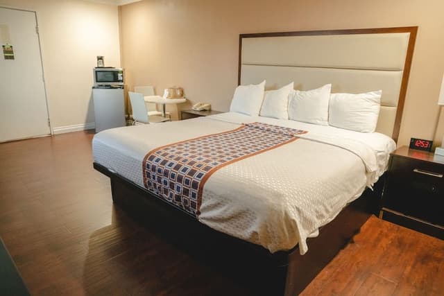 Deluxe Room, 1 King Bed