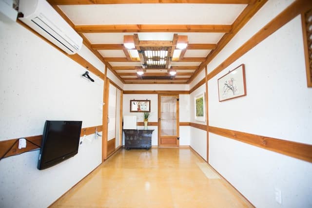 Family Ondol Room (Hanbok Rental 50 percent D.C)