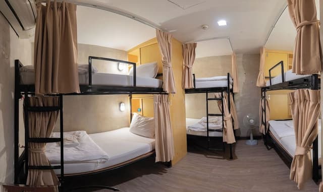 6 Bed Mixed Dorm