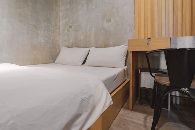 Private Room with Shared Bathroom