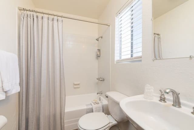 Room 2 - King Room