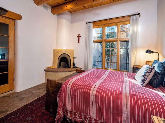 House (2 Bedrooms)