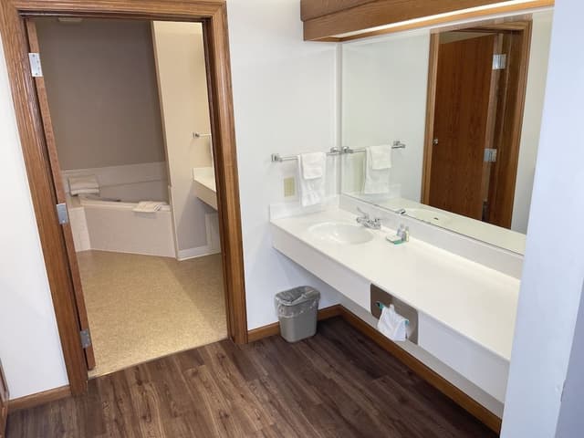 Suite, Kitchenette (2 King Beds and 1 Sofa Bed)