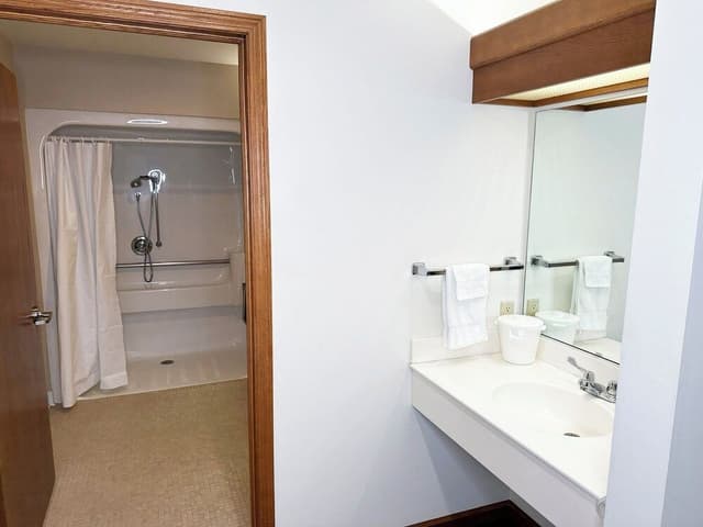 Classic Room, 2 Queen Beds, Accessible