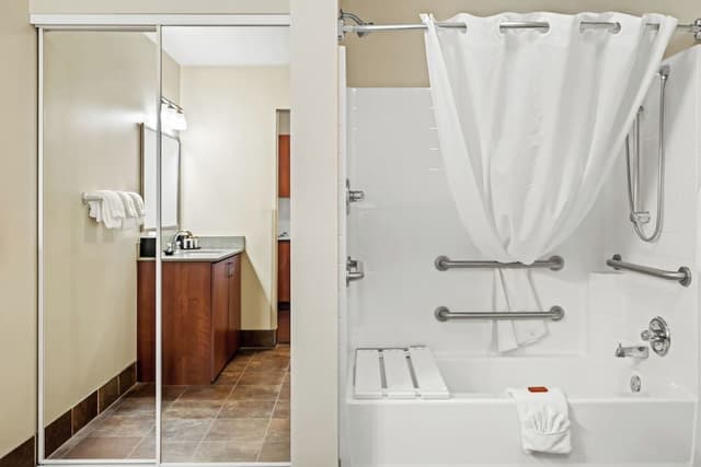 Comfort Suite, 2 Queen Beds, Mobility Accessible