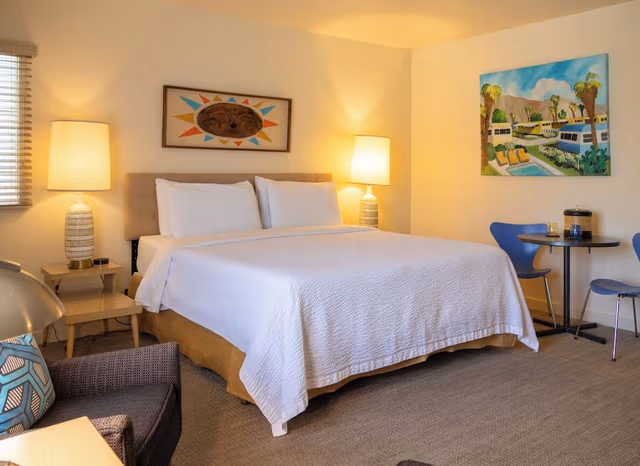 Room, 1 King Bed, Poolside
