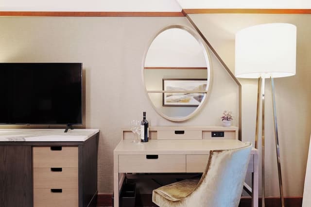Black Diamond Floor, Club Room, 1 King Bed, Non Smoking, Business Lounge Access