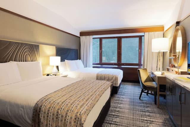 Black Diamond Floor, Club Room, 2 Queen Beds, Non Smoking, Business Lounge Access