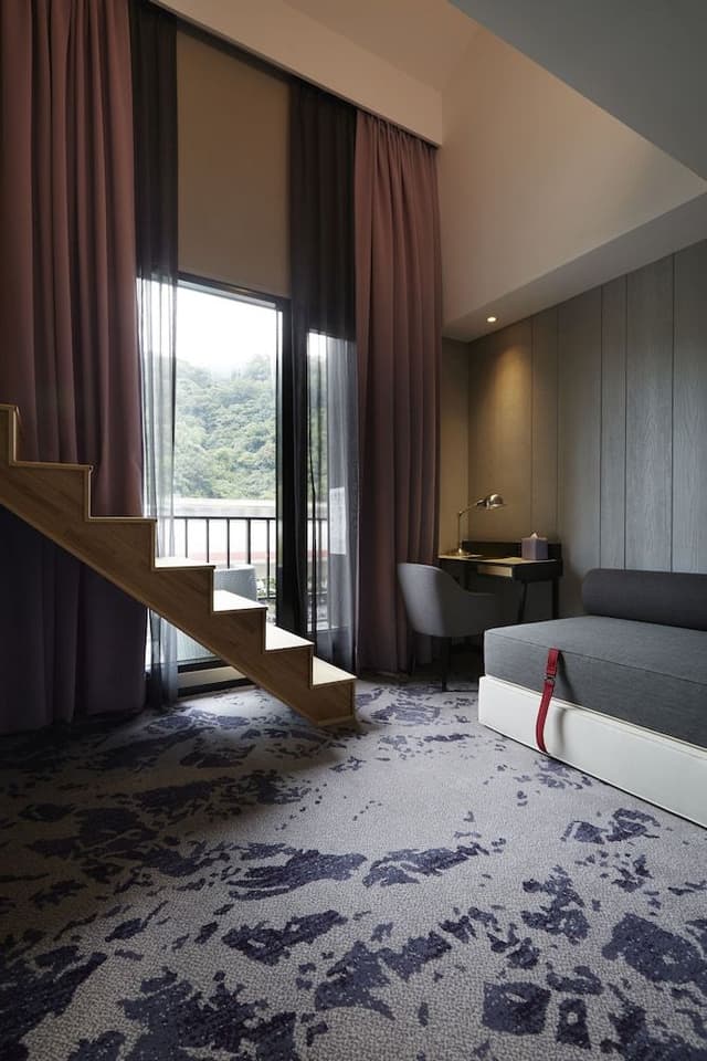 Luxury Loft, Balcony, City View (Penthouse)