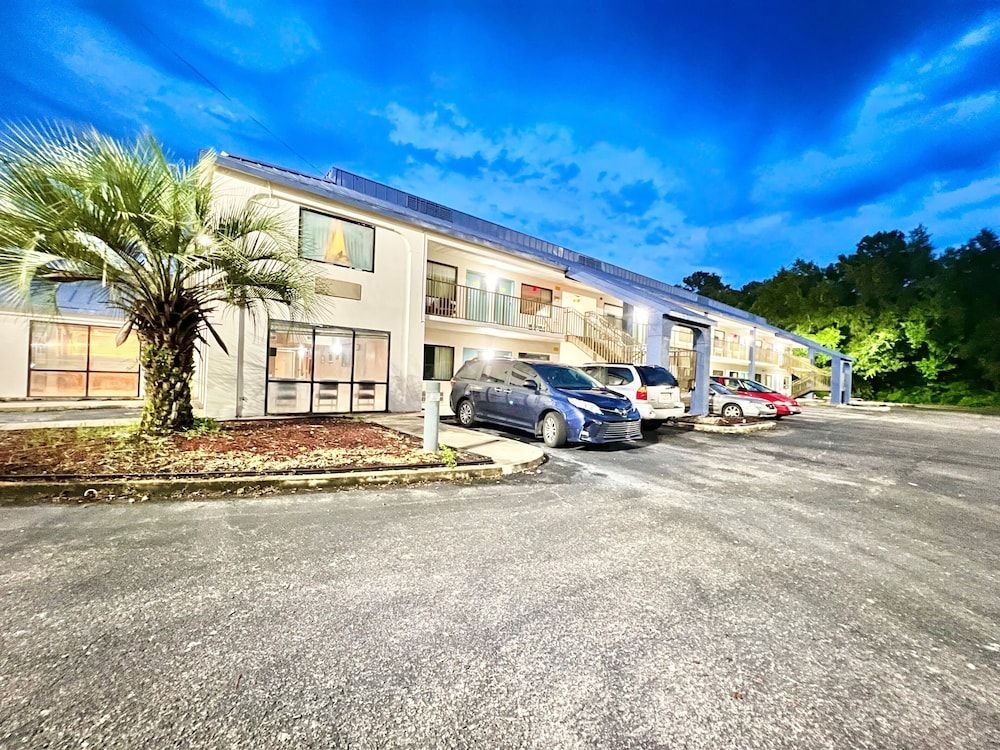 GuestHouse Inn and Suites Bayou La Batre/Mobile1