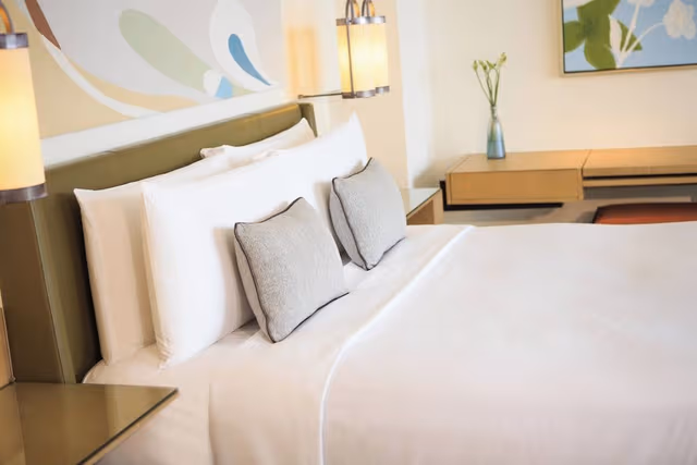 Deluxe Room, 1 King Bed, Garden View